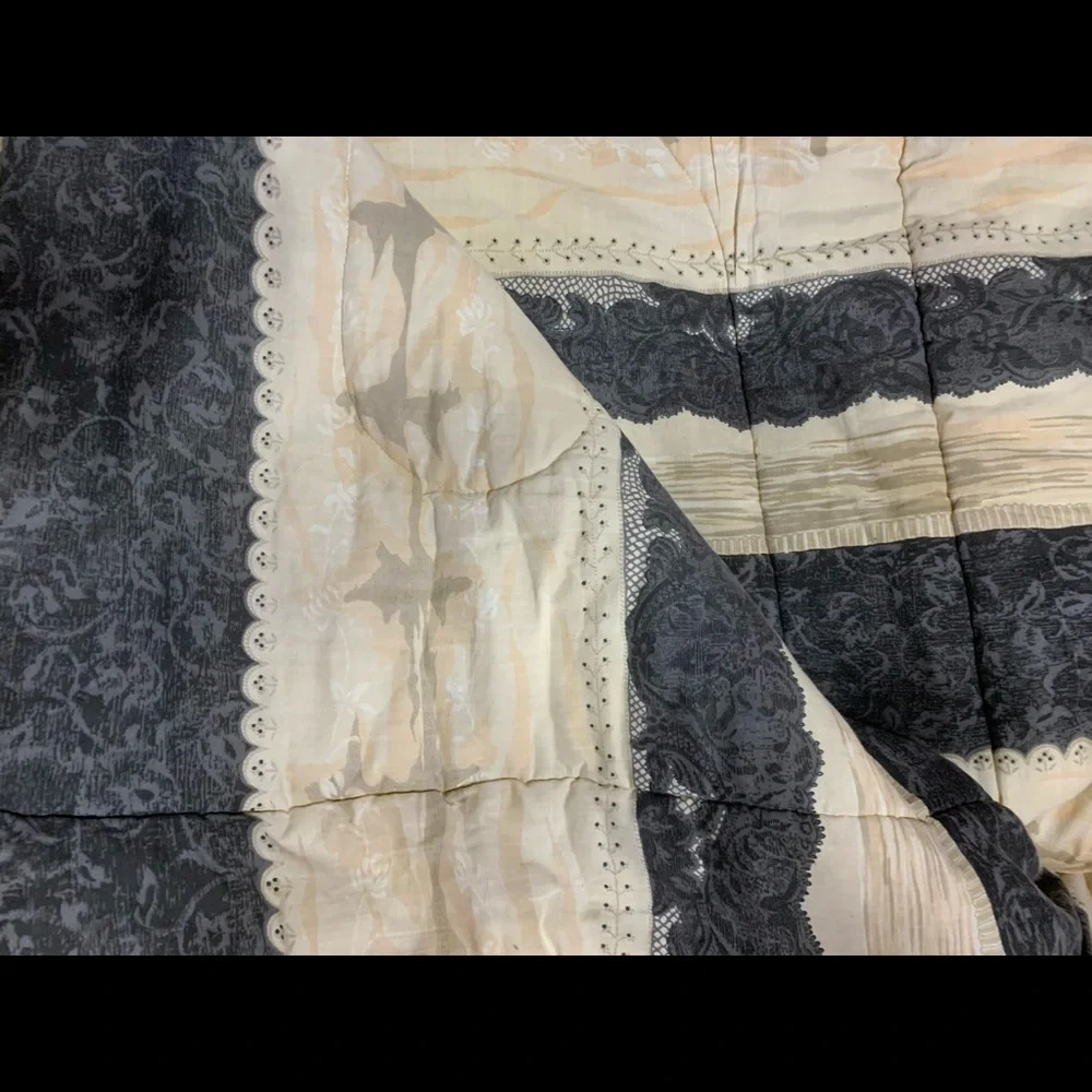Queen Comforter set - NEW